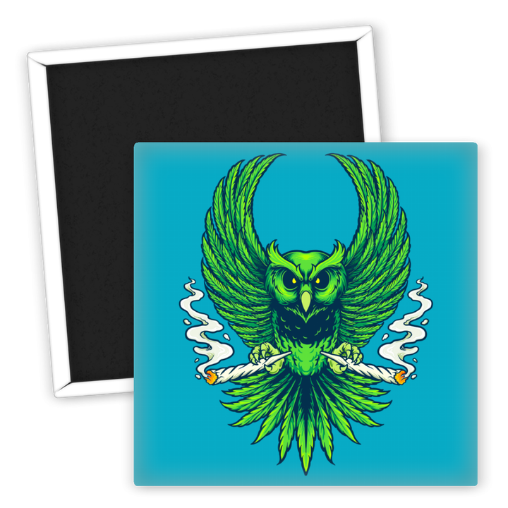 Zum Produkt Kühlschrankmagnet Weed Eule mit Flügeln und Zigarettenmotiv