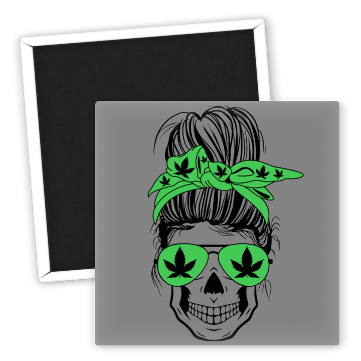 Zum Produkt Kühlschrankmagnet Skull mit grünen Weed-Elementen