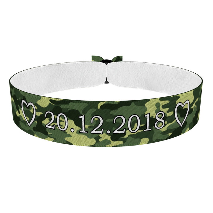 Zum Produkt Herz Datum Camo Stoffarmband