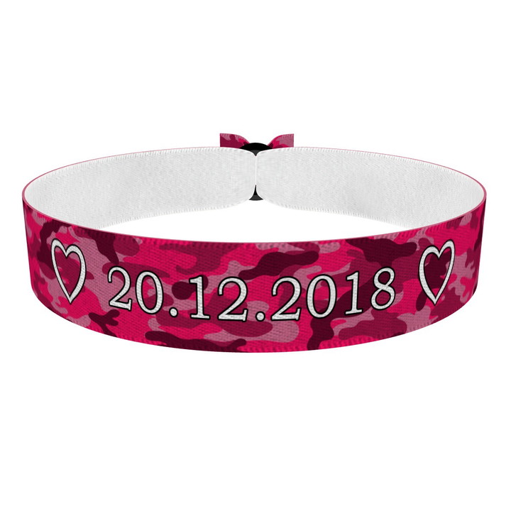 Zum Produkt Herz Datum Camo Pink Stoffarmband