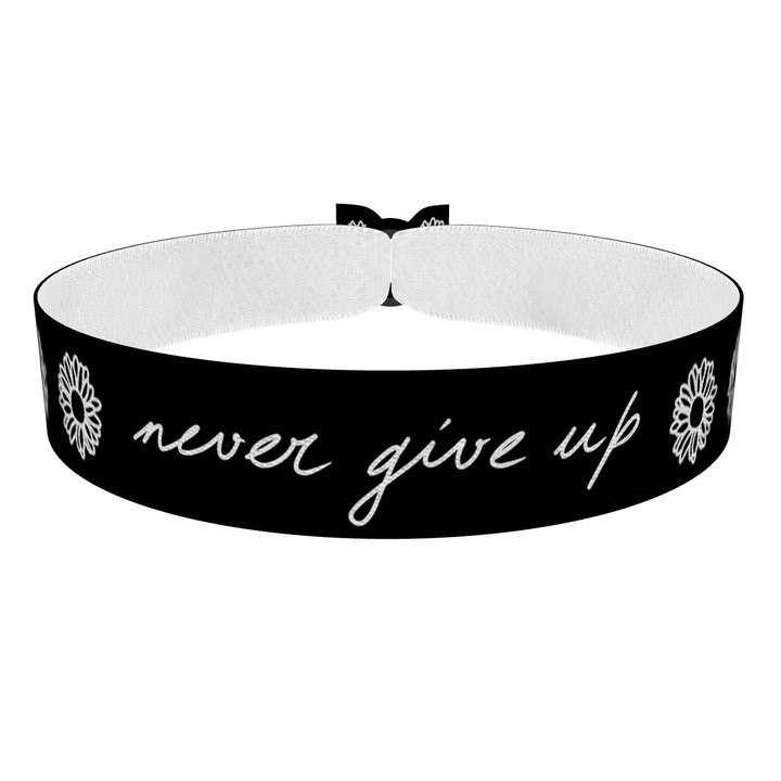 Zum Produkt Never give up Stoffarmband
