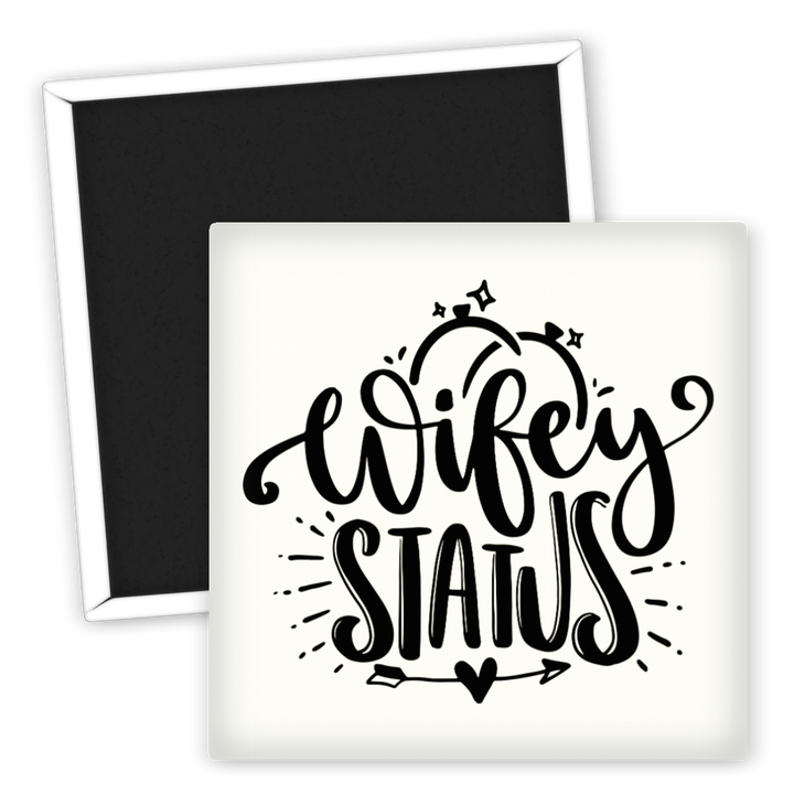 Zum Produkt Kühlschrankmagnet Wifey Status für Hochzeiten und Geschenke