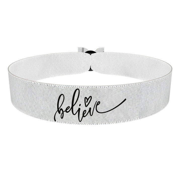 Zum Produkt Believe weiß Stoffarmband