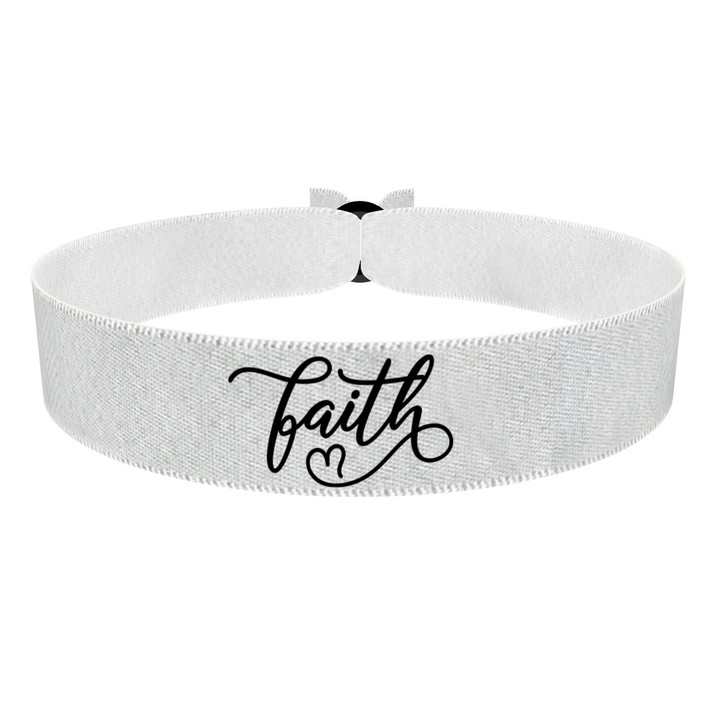 Zum Produkt Faith weiß Stoffarmband