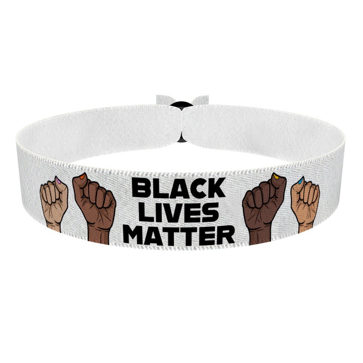 Zum Produkt Black Lives Matter weiß Stoffarmband