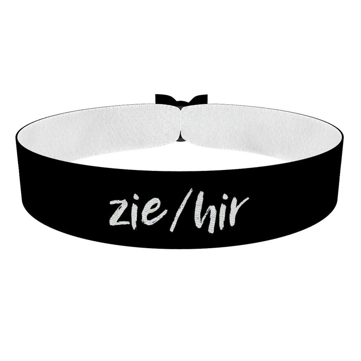 Zum Produkt LGBTQ Pronoun zie/hir Stoffarmband