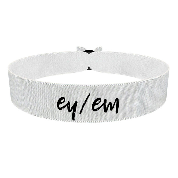 Zum Produkt LGBTQ Pronoun ey/em weiß Stoffarmband
