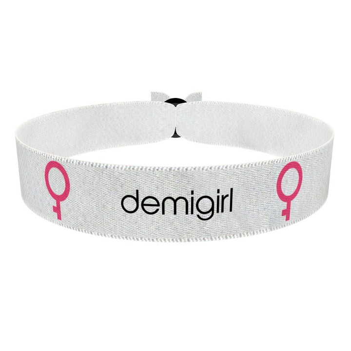Zum Produkt Demigirl Symbol Text weiß Stoffarmband