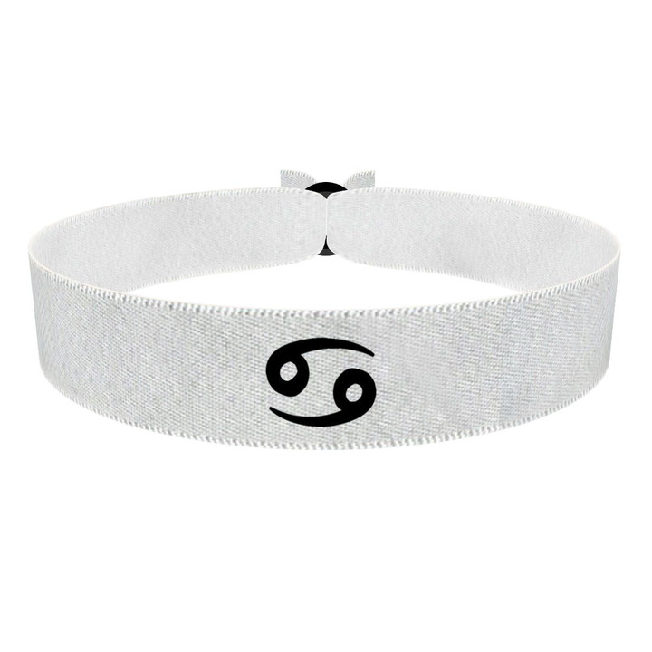 Zum Produkt Krebs Sternzeichen Symbol weiß Stoffarmband