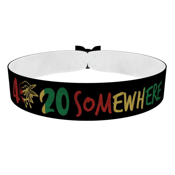 Zum Produkt 4:20 somewhere schwarz Stoffarmband