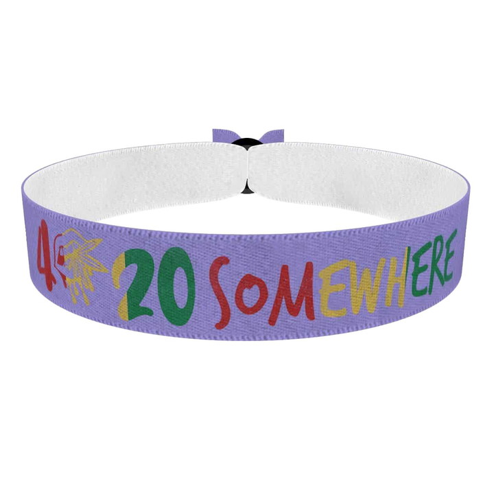 Zum Produkt 4:20 somewhere violett Stoffarmband