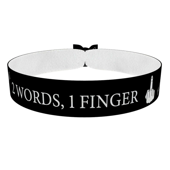 Zum Produkt 2 words, 1 finger schwarz Stoffarmband