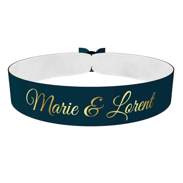 Zum Produkt Hochzeits-Stoffarmband mit Namen & Datum elegant