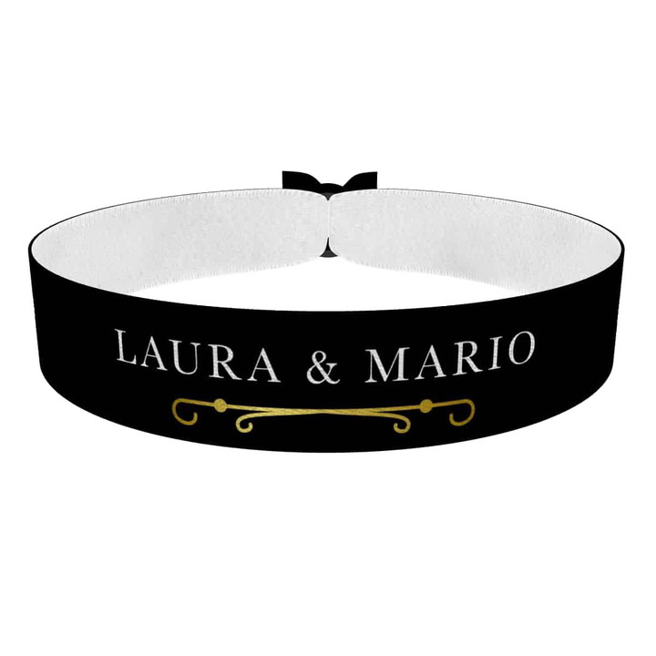 Zum Produkt Hochzeits-Stoffarmband mit Namen und Blumen schwarz
