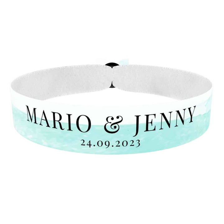 Zum Produkt Hochzeits-Stoffarmband mit Namen und Datum pastel blau