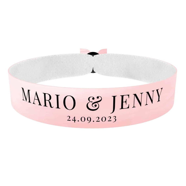 Zum Produkt Hochzeits-Stoffarmband mit Namen und Datum pastel rosa