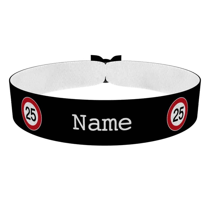 Zum Produkt Geburtstag Straßenschild mit Jahr und Name Stoffarmband schwarz