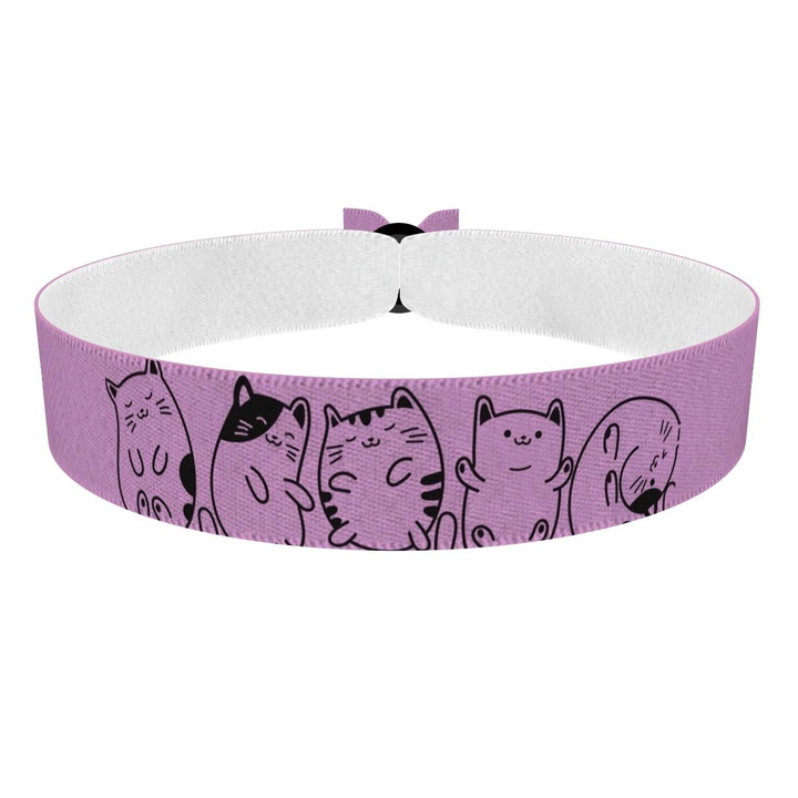 Zum Produkt Stoffarmband mit niedlichen Katzenmotiven für Katzenliebhaber