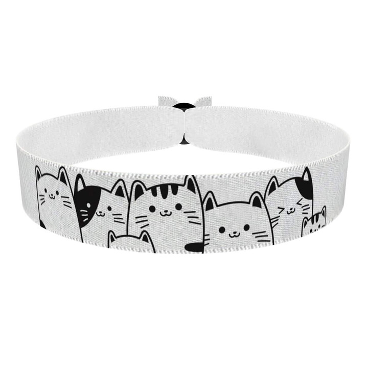 Zum Produkt Stoffarmband mit süßen Katzenmotiven für Katzenliebhaber