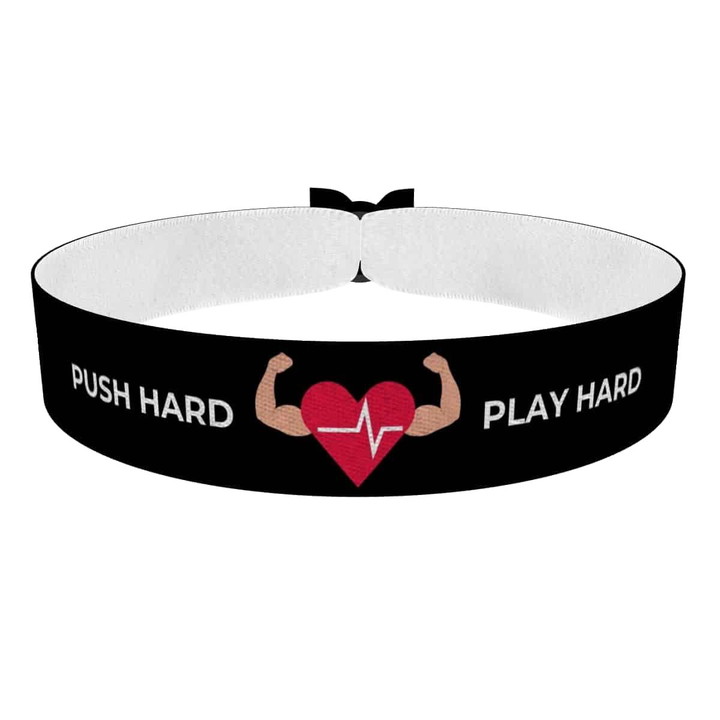 Zum Produkt Stoffarmband mit Motiv Push Hard Play Hard für Fitnessliebhaber