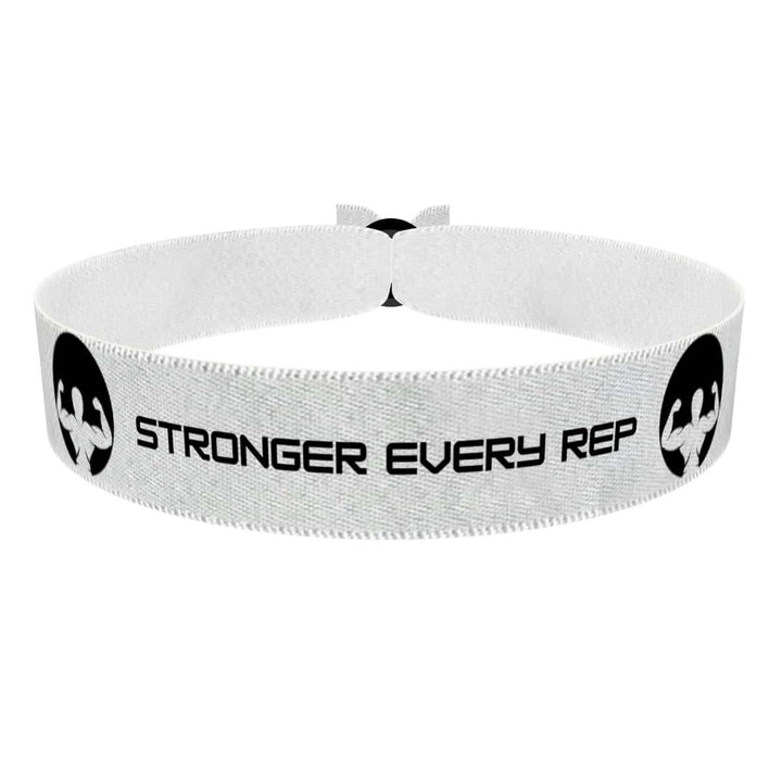 Zum Produkt Stoffarmband Stronger Every Rep für Fitness und Motivation
