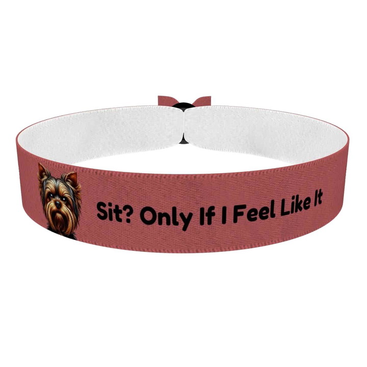 Zum Produkt Stoffarmband mit Hundemotiv Sit? Only If I Feel Like It