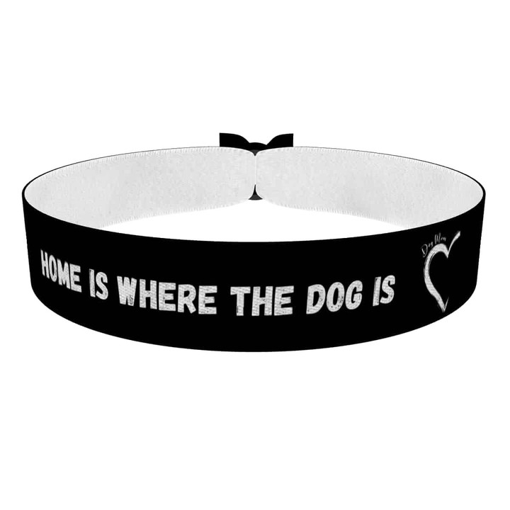 Zum Produkt Home is where the dog is Stoffarmband für Hundeliebhaber
