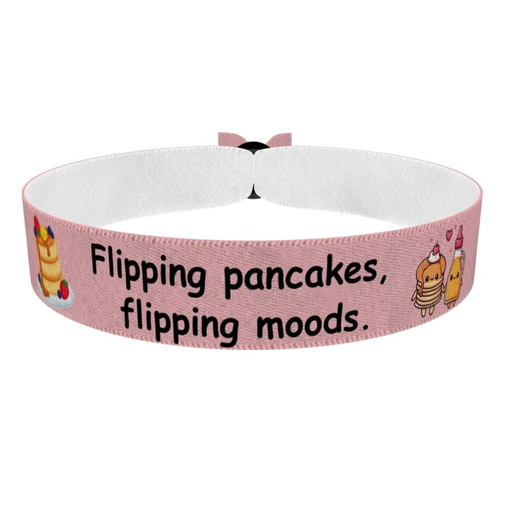 Zum Produkt Stoffarmband mit Flipping Pancakes Motiv für Food Fans