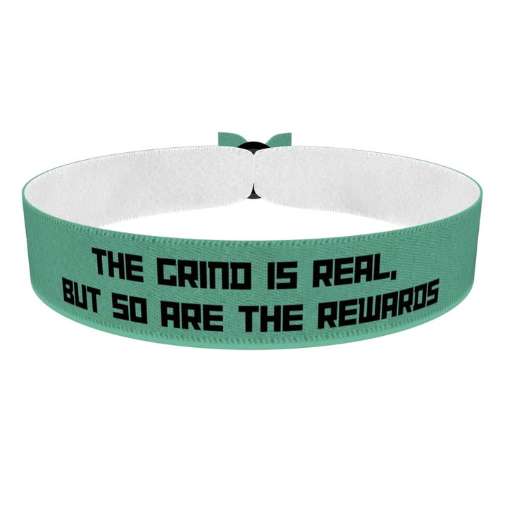Zum Produkt Stoffarmband mit dem Motiv The Grind is Real Gamer Stil