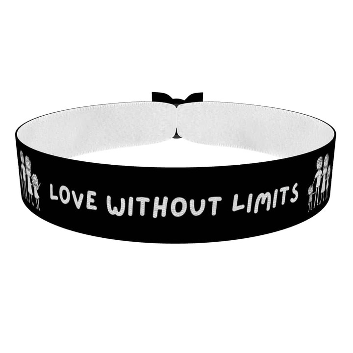 Zum Produkt Stoffarmband mit liebevollem Familienmotiv für Freunde