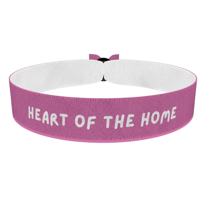 Zum Produkt Stoffarmband mit Herzmotiv für Familie und Freunde