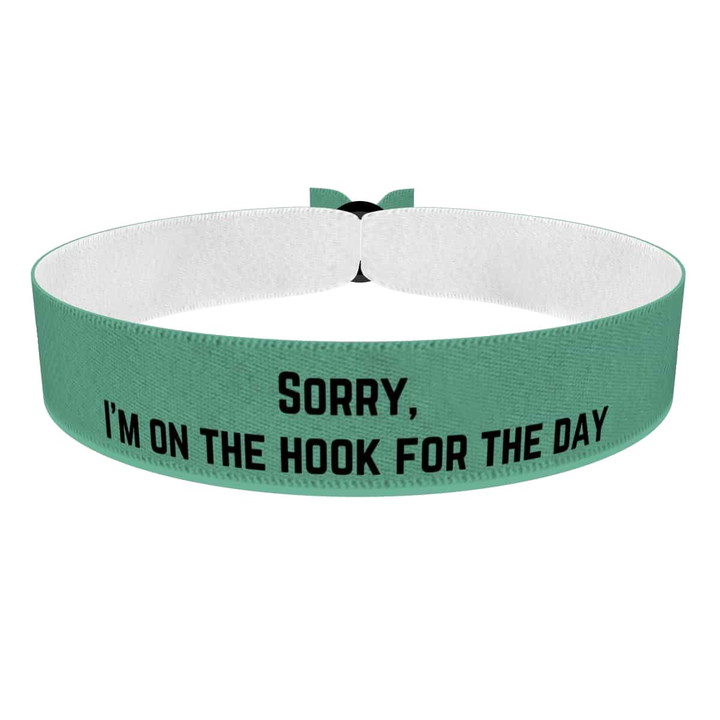 Zum Produkt Stoffarmband Angeln Motiv Ich häng am Haken für den Tag