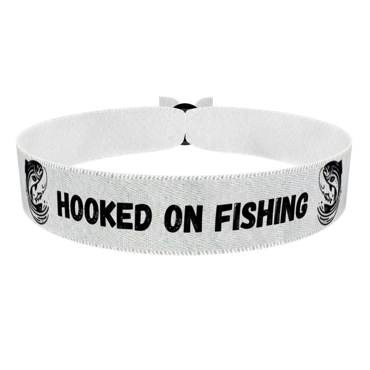 Zum Produkt Stoffarmband Hooked on Fishing im maritimen Design