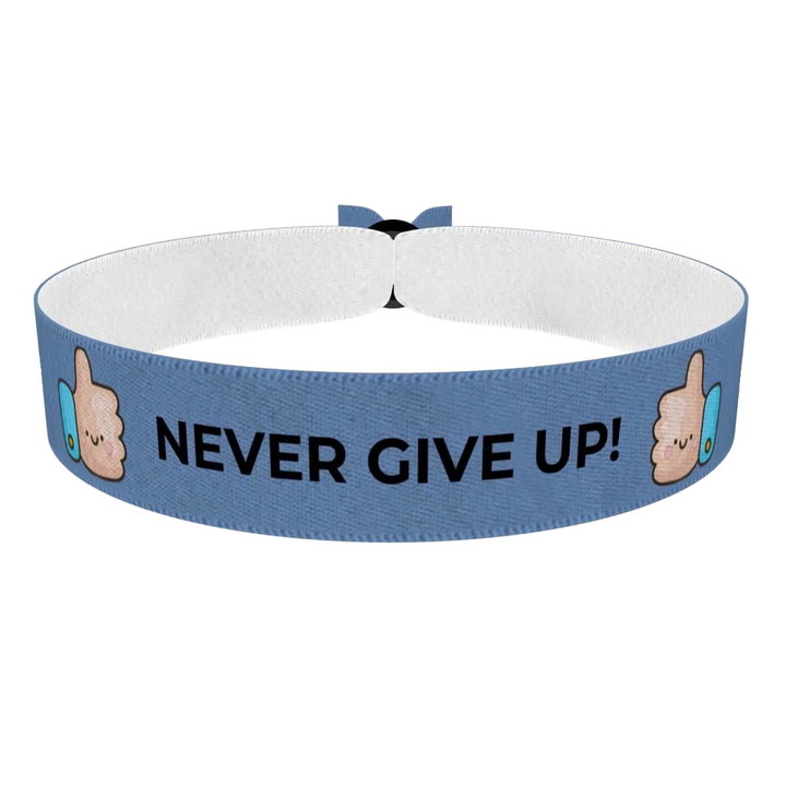 Zum Produkt Stoffarmband mit Motiv Never Give Up für Motivation und Inspiration
