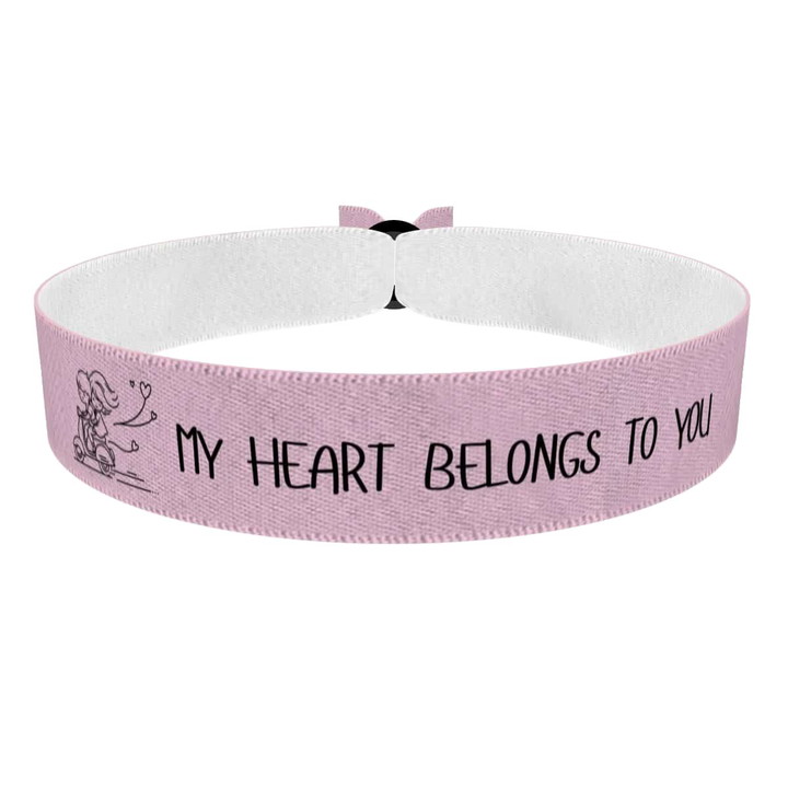 Zum Produkt Stoffarmband mit My Heart Belongs To You Motiv für Pärchen