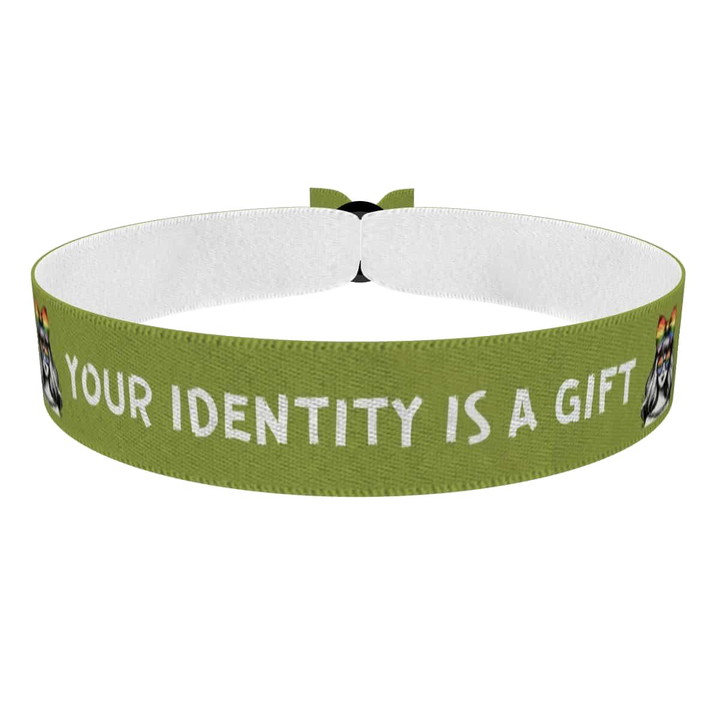 Zum Produkt Stolzes Motiv Your Identity Is A Gift Stoffarmband