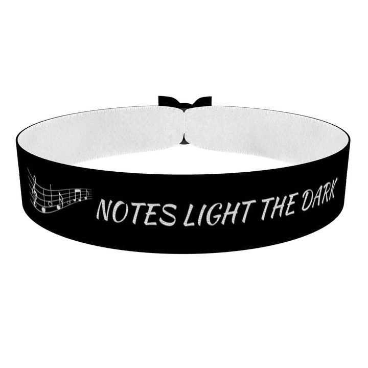 Zum Produkt Musiknoten und Worte Licht die Dunkelheit Stoffarmband