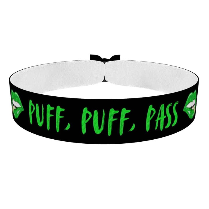 Zum Produkt Puff Puff Pass Stoffarmband im angesagten Weed-Motiv