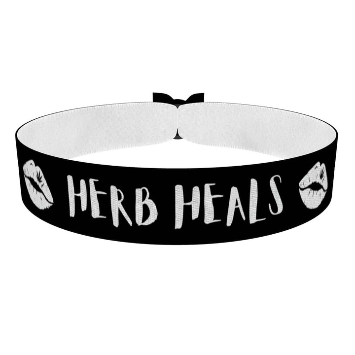 Zum Produkt Herbal Lips Weed Motiv Stoffarmband