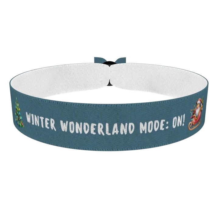 Zum Produkt Winterzauber Armband mit Weihnachtsbaum Motiv Stoffarmband