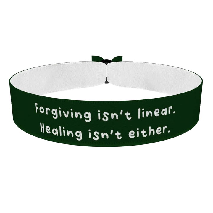 Zum Produkt Forgiving isn’t linear. Healing isn’t either Stoffarmband