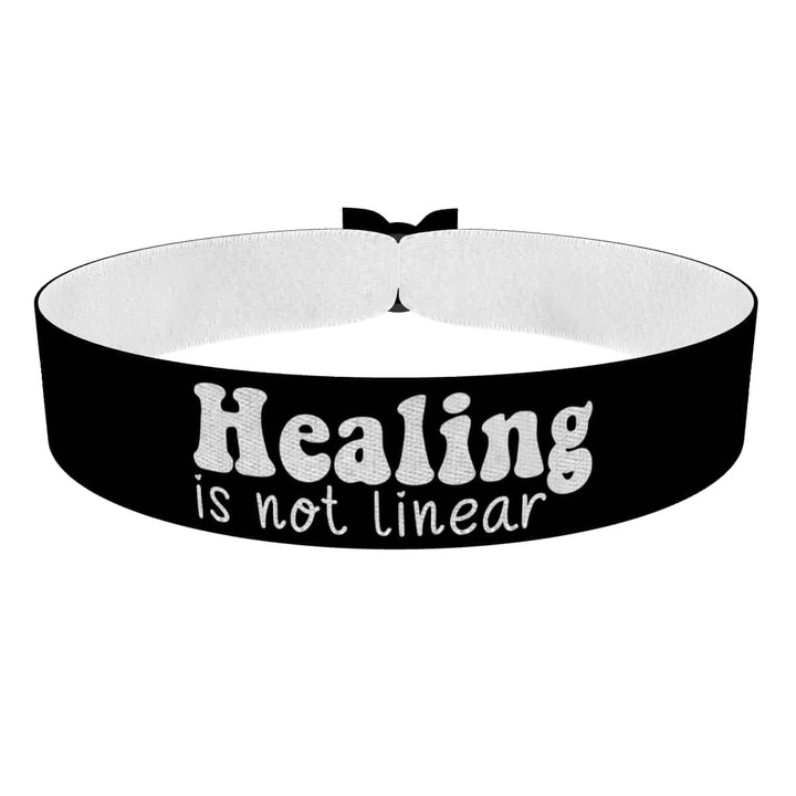 Zum Produkt Healing is not linear Stoffarmband
