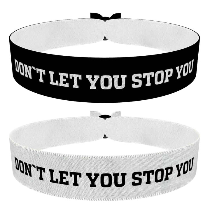 Zum Produkt 2er Set Don't let you stop you schwarz und weiß Stoffarmbänder