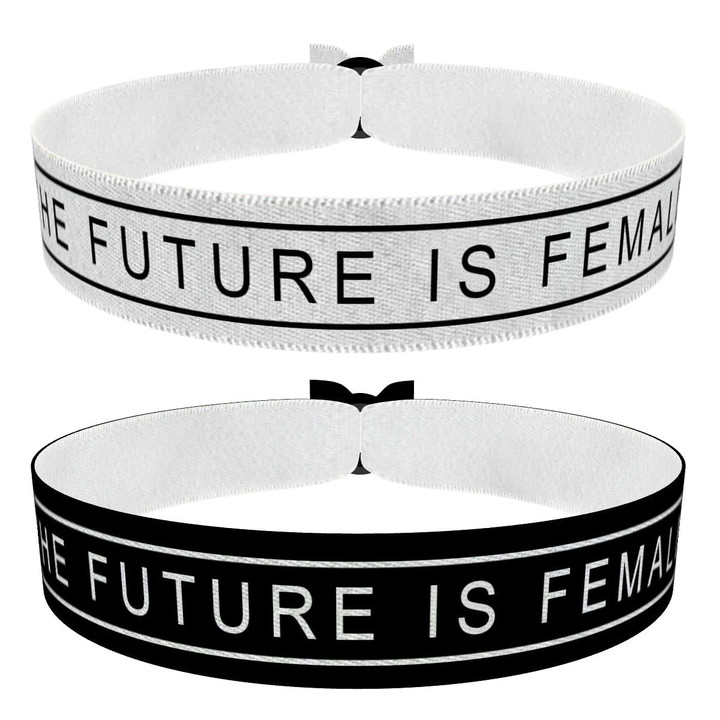 Zum Produkt 2er Set Stoffarmbänder The Future is Female weiß und schwarz