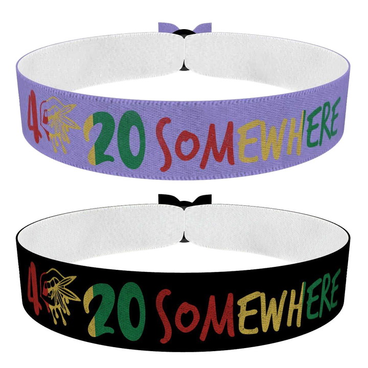 Zum Produkt 2er Set 4:20 somewhere violett schwarz Stoffarmbänder